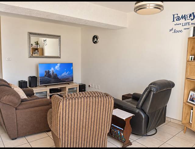 2 BEDROOM APARTMENT FOR SALE IN RYNFIELD